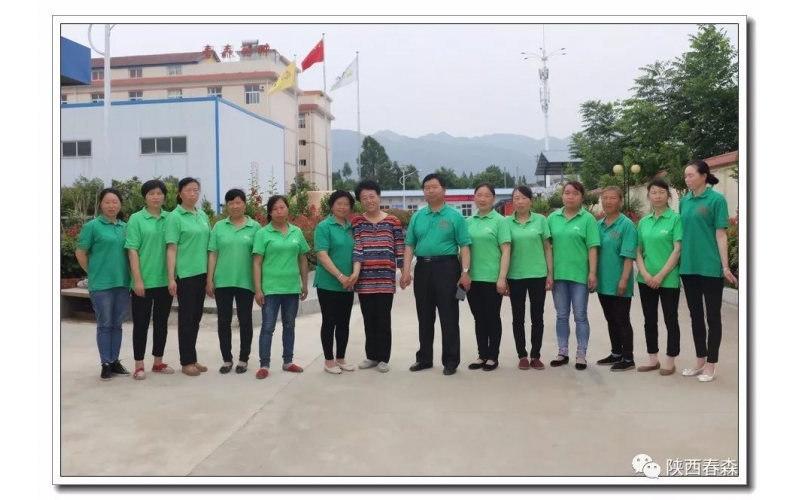 中國醫(yī)學(xué)科學(xué)院蘭進(jìn)研究員一行考察西鄉(xiāng)縣食用菌研究所